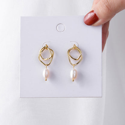 Temperament Simple Pearl Earrings