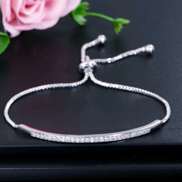 Single row curved bracelet