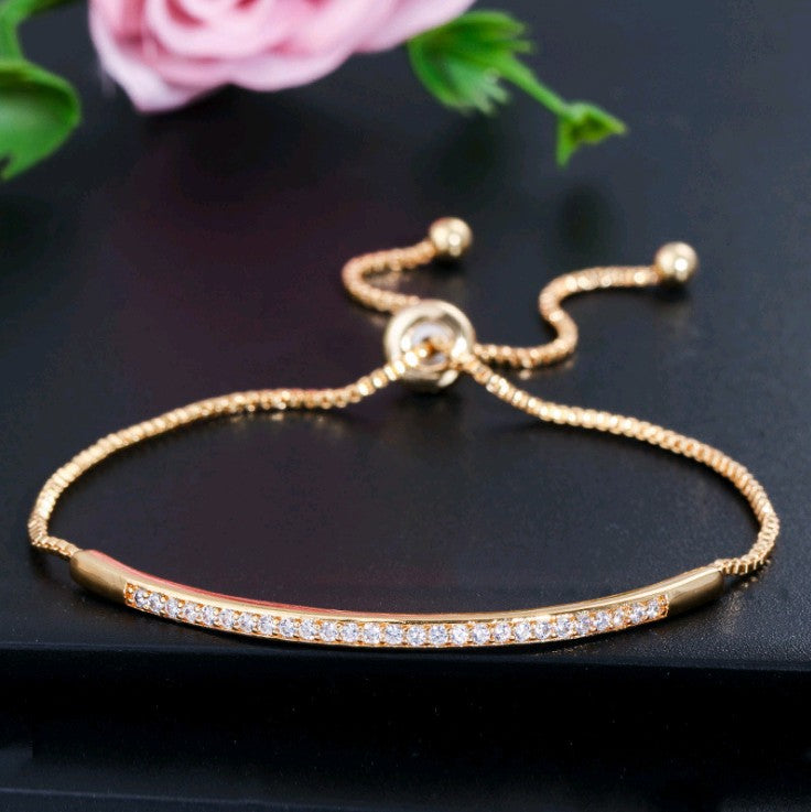 Single row curved bracelet