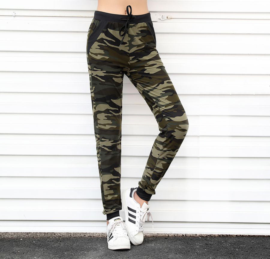 Belted camouflage pencil pants