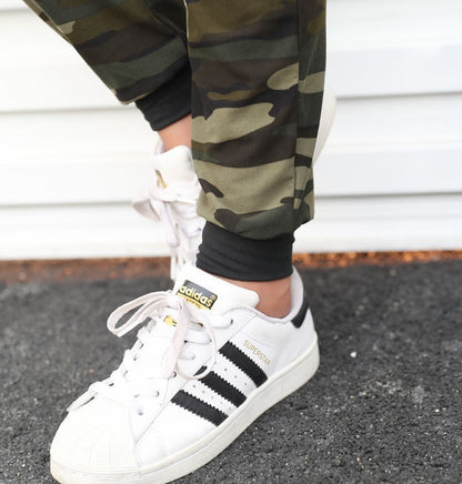 Belted camouflage pencil pants