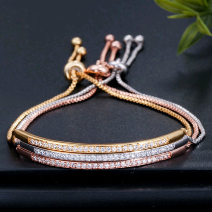 Single row curved bracelet