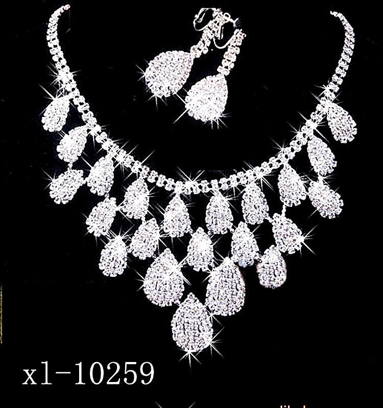 Gorgeous Diamond Necklace Set