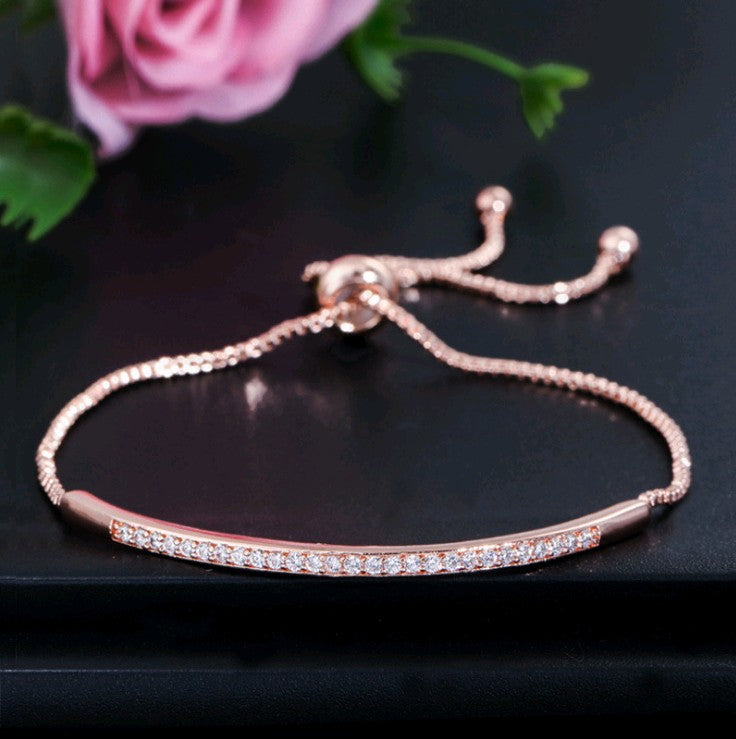 Single row curved bracelet