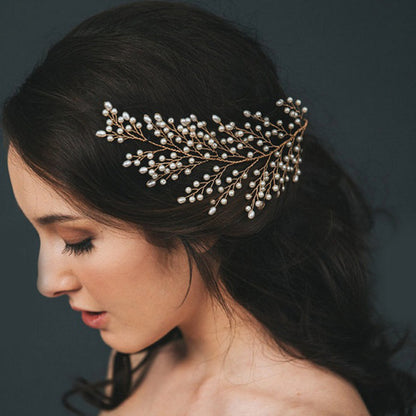 The bride wedding outdoor shooting handmade pearl comb shape hair headdress