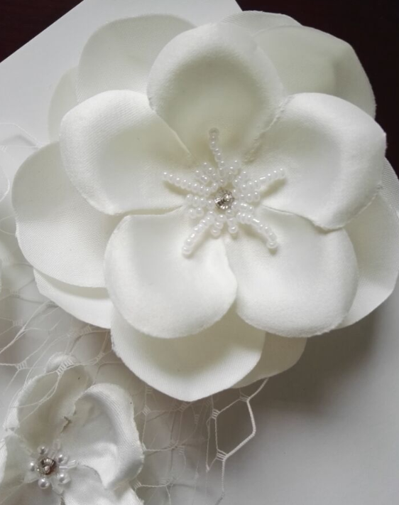 Hand-sewn Hair Comb Flowers Bridal Veil