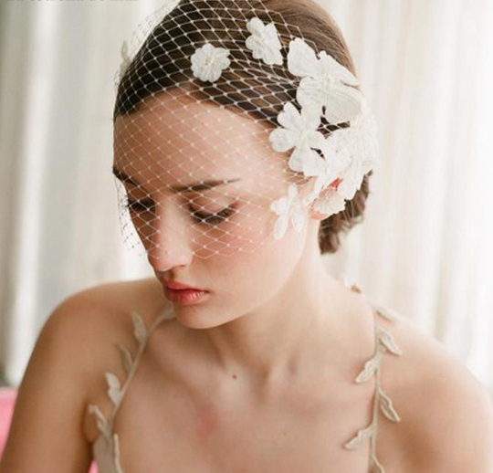 Hand-sewn Hair Comb Flowers Bridal Veil