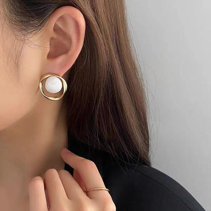 Fashion Silver Needle Pearl Stud Earrings